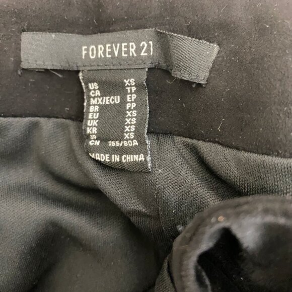 Forever 21 Embroidered Floral Black Suede Mini Skirt Size X-Small - Picture 4 of 8